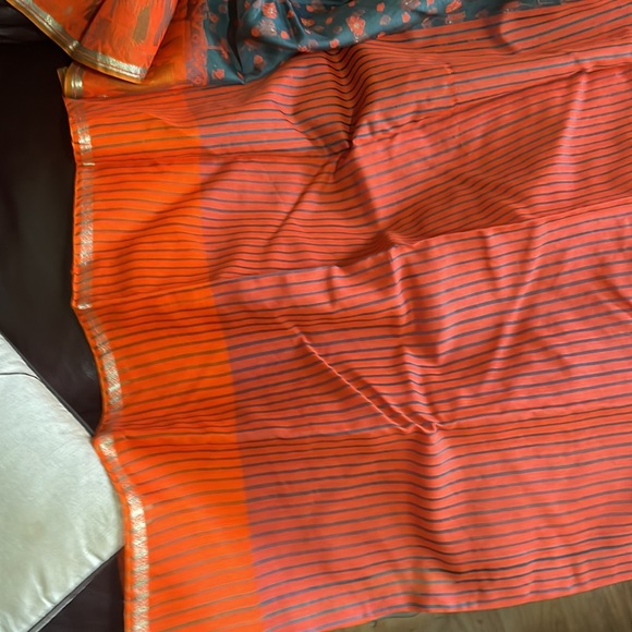 Orange and gray color with dark orange blouse piece. Cotton Jumdani with golden - Picture 5 of 5